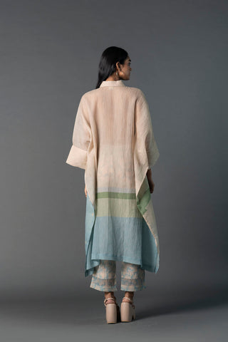 Back look of A-line raglan sleeves with contrast print pants gives a soothing silhouette with utmost sophisticated look. Casual wear, resort, summer holidays, brunch, soiree, Modern ethnic kurta set for women.