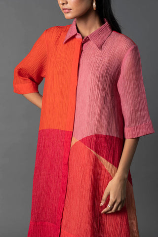 A two piece tunic set comprises of straight cut kurta with collar and bell sleeves expressing abstract prints designed in-house. Casual wear, resort, summer holidays, brunch, soiree, Modern ethnic tunic set for women. 