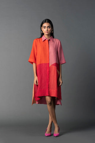 A two piece tunic set comprises of straight cut kurta with collar and bell sleeves expressing abstract prints designed in-house. Casual wear, resort, summer holidays, brunch, soiree, Modern ethnic tunic set for women. Designed by Clos.