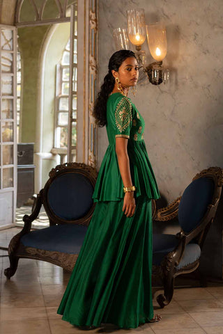 Side look of Pnh Emerald Green chiniya silk peplum set paired with cotton silk base palazzo