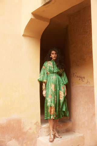 This green stripe floral maxi dress is must have for resort look or brunch with friends or pool side party.