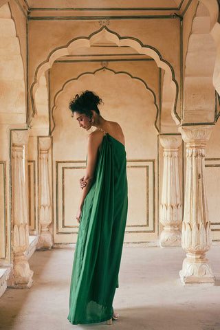 Side look of the emerald dress