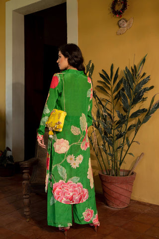 Back look of the relaxed fit kurta set